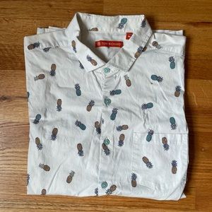 Tori Richard ButtonUp Hawaiian with Pineapples